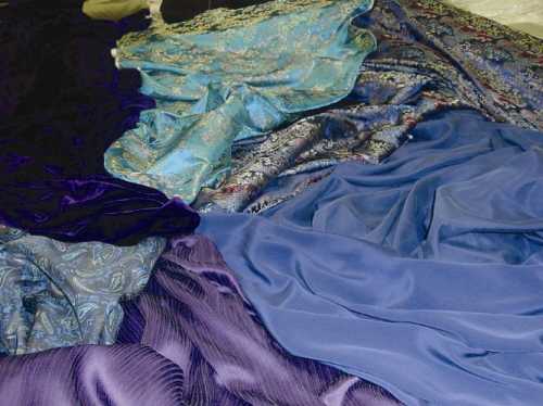 Как подобрать ткань для пошива платья
