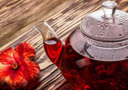 Кроме антиоксидантных качеств, польза от чая каркаде еще в том, что он способен нормализовать кровяное давление